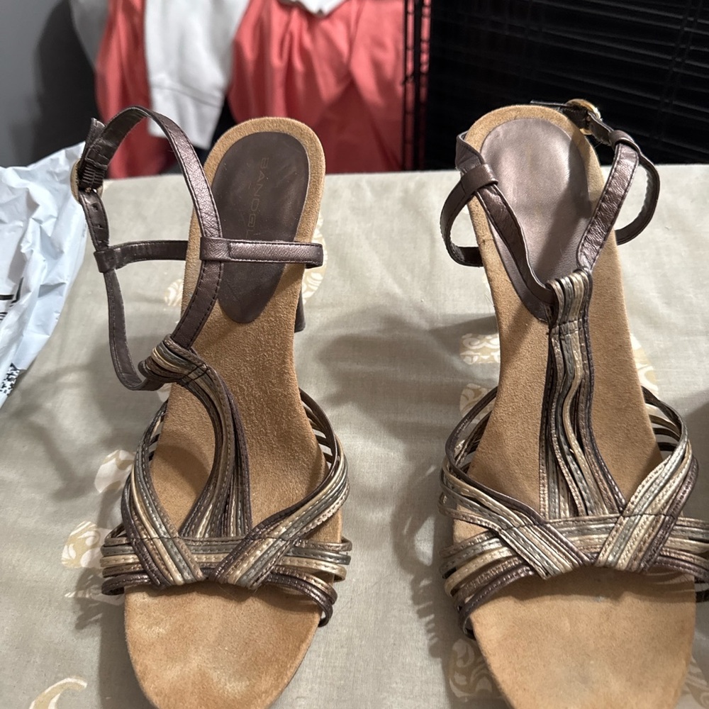 Elegant Strappy Sandals - Brown/Tan with metallic Accents, size 9.5.